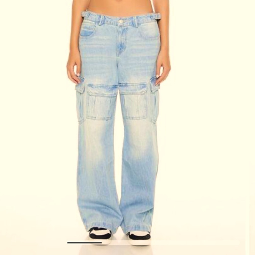 Forever 21 Premium Wide-Leg Cargo Jeans-Relaxed Fit Straight leg, size 28 New!!